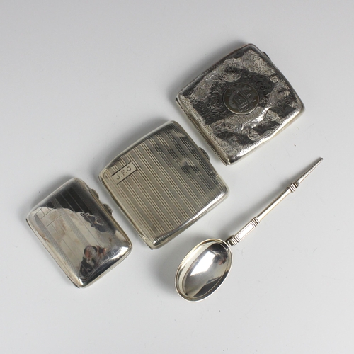 87 - A selection of silver to include a George V cigarette case, Mappin and Webb, Birmingham 1927, with g... 