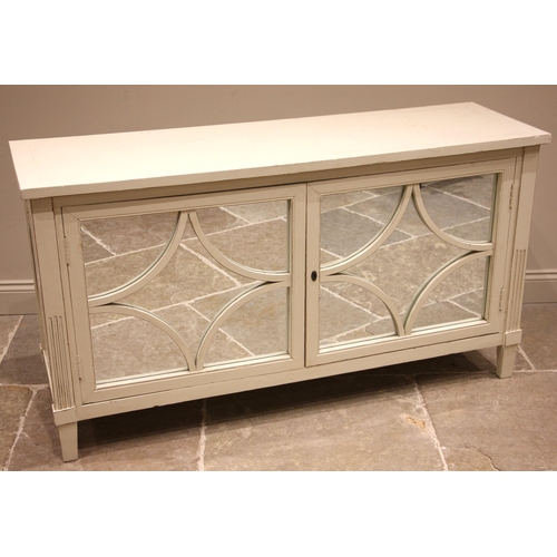 999 - A contemporary white painted and mirrored sideboard, late 20th century, the twin mirrored doors appl... 