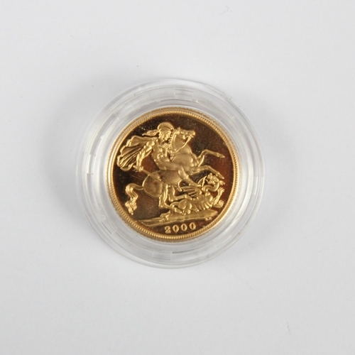 160 - Elizabeth II (1952-2022) Full sovereign, dated 2000, encapsulated