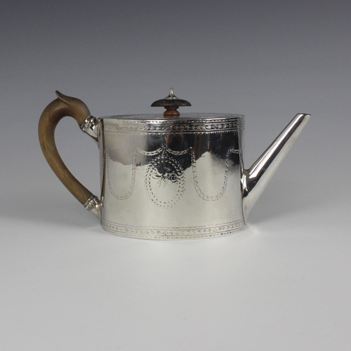 97 - A George III silver teapot, Charles Aldridge and Henry Green, London 1781, of typical form with engr... 