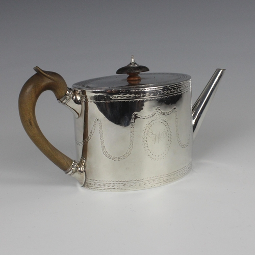 97 - A George III silver teapot, Charles Aldridge and Henry Green, London 1781, of typical form with engr... 