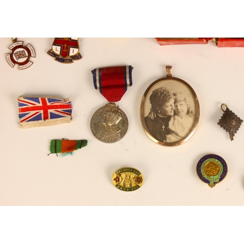 145 - A Cirencester 'Goldstand silver' medal, for the student of the year, within case (at fault) with a c... 