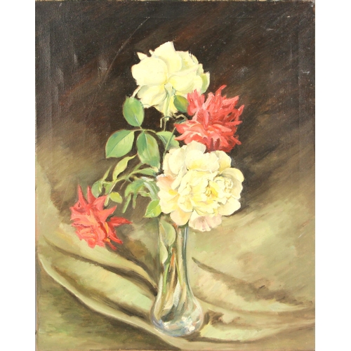 321 - English school (20th century),  
Still life with roses in a glass vase,  
Oil on canvas,  
Unsigned,... 