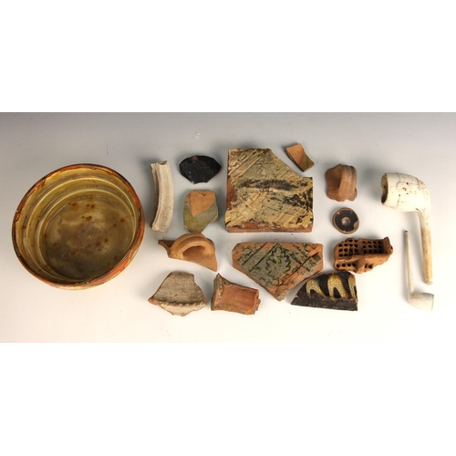 495 - LOCAL INTEREST: A selection of pottery fragments mud larked from the river Severn in Shrewsbury, mai... 