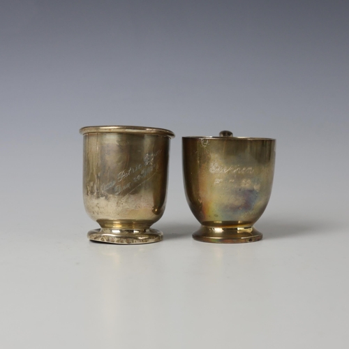 25 - A mid 20th century silver christening mug, Walker & Hall, Birmingham 1960, with presentation engravi... 