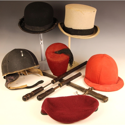 391 - A vintage East African tribal knife, probably from Malawi, the double edged blade set to a metal mou... 