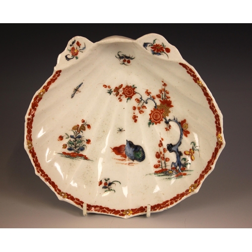 304 - A Bow porcelain kakiemon palette shell shaped dish in the 'Two Quail' pattern, mid 18th century circ... 