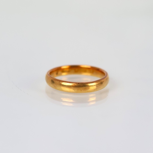 121 - An early 20th century 22ct yellow gold wedding band, hallmarked to interior 'CG&S' Birmingham 1929, ... 