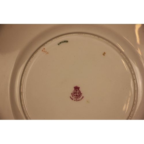 314 - A Royal Worcester cabinet plate decorated by E. Phillips, early 20th century, the well profusely han... 