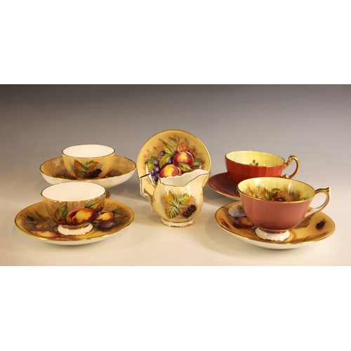 315 - A selection of Aynsley Orchard Gold tea wares, to include, a pedestal bowl 14cm diameter, a cup and ... 