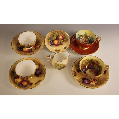 315 - A selection of Aynsley Orchard Gold tea wares, to include, a pedestal bowl 14cm diameter, a cup and ... 