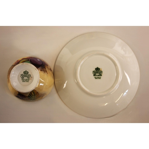 315 - A selection of Aynsley Orchard Gold tea wares, to include, a pedestal bowl 14cm diameter, a cup and ... 