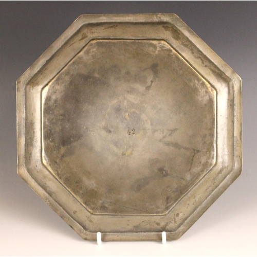 357 - An Indian Bidriware charger, early 20th century, the octagonal shaped plate decorated to the centre ... 