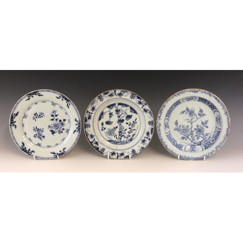 360 - Six Chinese blue and white export porcelain plates, Qianlong (1735-1796), each of circular form and ... 