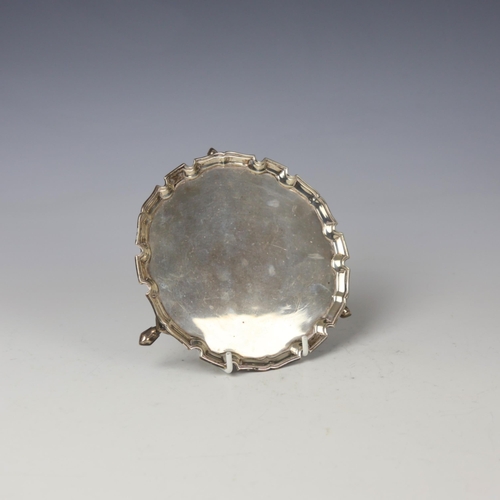 39 - A George V silver waiter, Page Keen and Page, London 1922, the pie crust style rim above plain polis... 