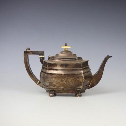 54 - A George V silver teapot, S Blanckensee & Son Ltd, Birmingham 1917, the grooved cover above a hexago... 