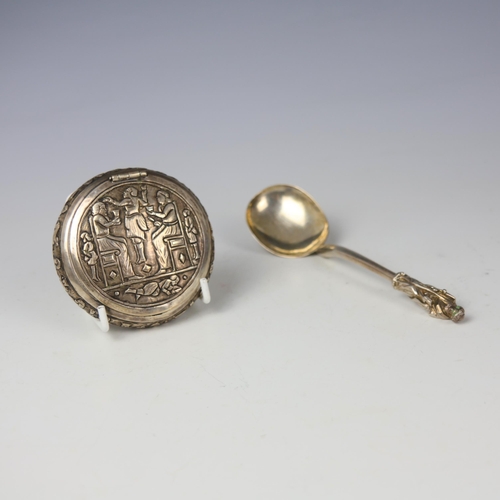 64 - A 19th century style white metal apostle spoon, the cast terminal leading to fig shaped bowl with tw... 