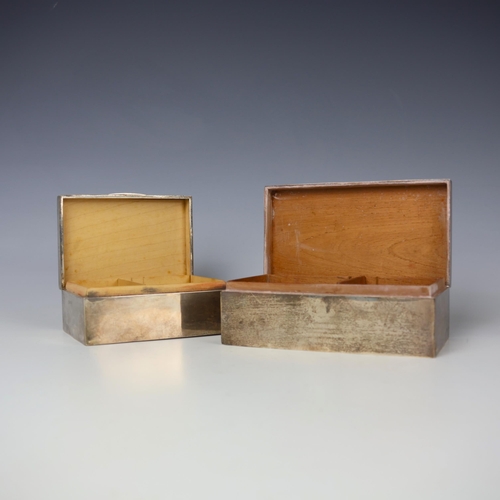 66 - A George V silver cigarette box, Mappin & Webb Ltd, Birmingham 1925, of rectangular form with engrav... 