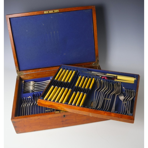 76 - A 20th century canteen of silver plated flatware, the majority of the flatware of Old English patter... 