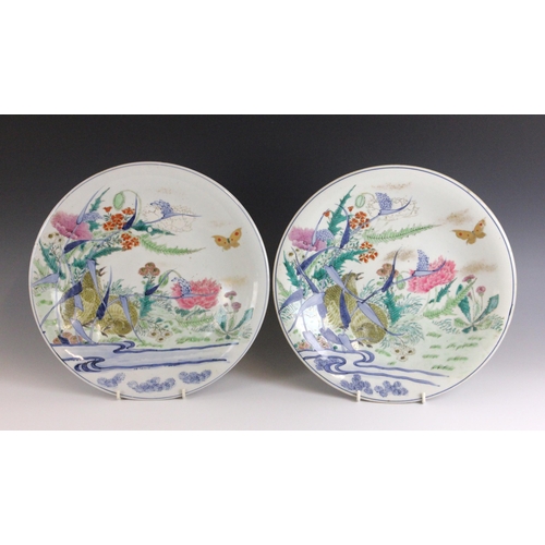 346 - A pair of Japanese porcelain chargers, Meiji Period (1868-1912), each of circular form and polychrom... 