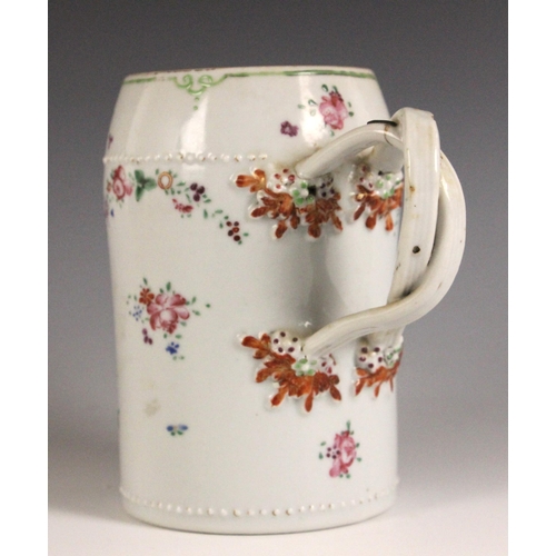 324 - A Chinese export porcelain tankard, Qianlong, (1737-1796), of typical cylindrical form externally pa... 
