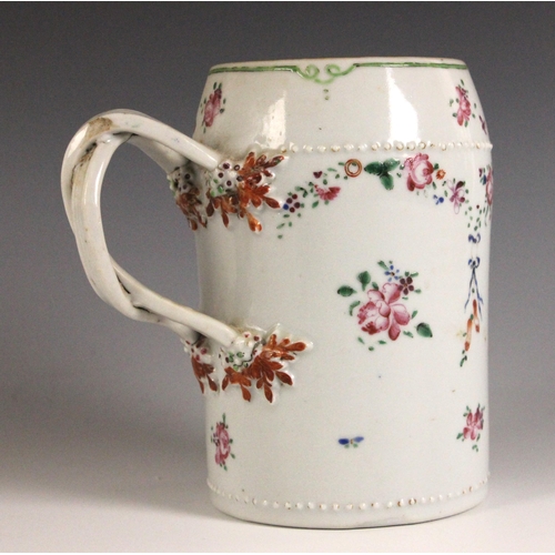 324 - A Chinese export porcelain tankard, Qianlong, (1737-1796), of typical cylindrical form externally pa... 