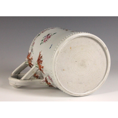 324 - A Chinese export porcelain tankard, Qianlong, (1737-1796), of typical cylindrical form externally pa... 