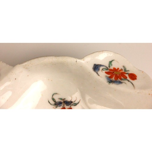 304 - A Bow porcelain kakiemon palette shell shaped dish in the 'Two Quail' pattern, mid 18th century circ... 