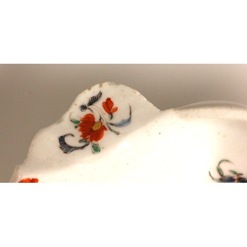 304 - A Bow porcelain kakiemon palette shell shaped dish in the 'Two Quail' pattern, mid 18th century circ... 