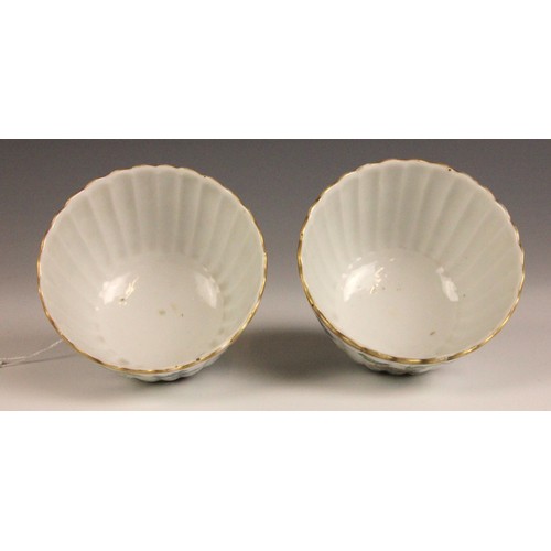 362 - A pair of Chinese porcelain tea bowls, Guangxu (1875–1908), each of fluted circular form and painted... 