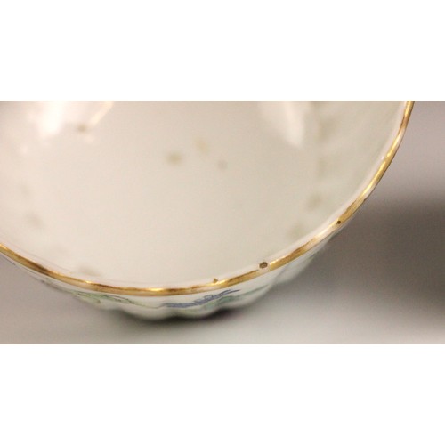 362 - A pair of Chinese porcelain tea bowls, Guangxu (1875–1908), each of fluted circular form and painted... 