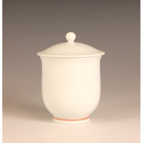 356 - A collection of Japanese Sakaida Kakiemon porcelain, to include a pair of tea bowls 5.5cm high, a cu... 