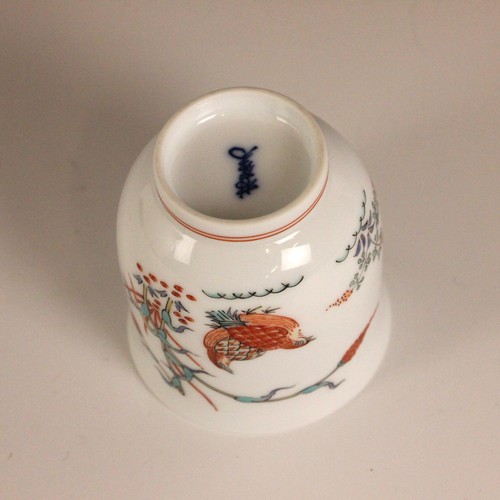356 - A collection of Japanese Sakaida Kakiemon porcelain, to include a pair of tea bowls 5.5cm high, a cu... 