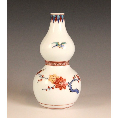 356 - A collection of Japanese Sakaida Kakiemon porcelain, to include a pair of tea bowls 5.5cm high, a cu... 