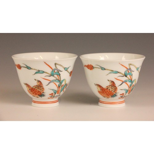 356 - A collection of Japanese Sakaida Kakiemon porcelain, to include a pair of tea bowls 5.5cm high, a cu... 