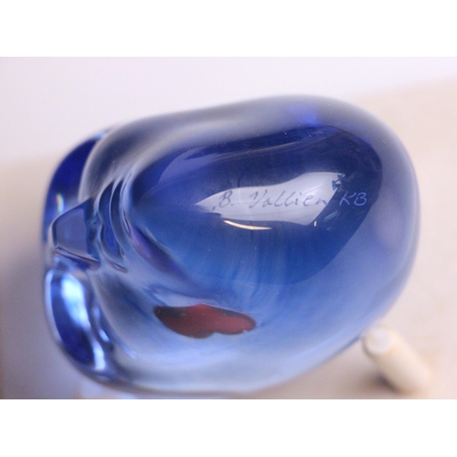 527 - A Bertil Vallien (Swedish, b. 1938) for Kosta Boda, a glass 'Brains Heart' sculpture from the 'Brain... 