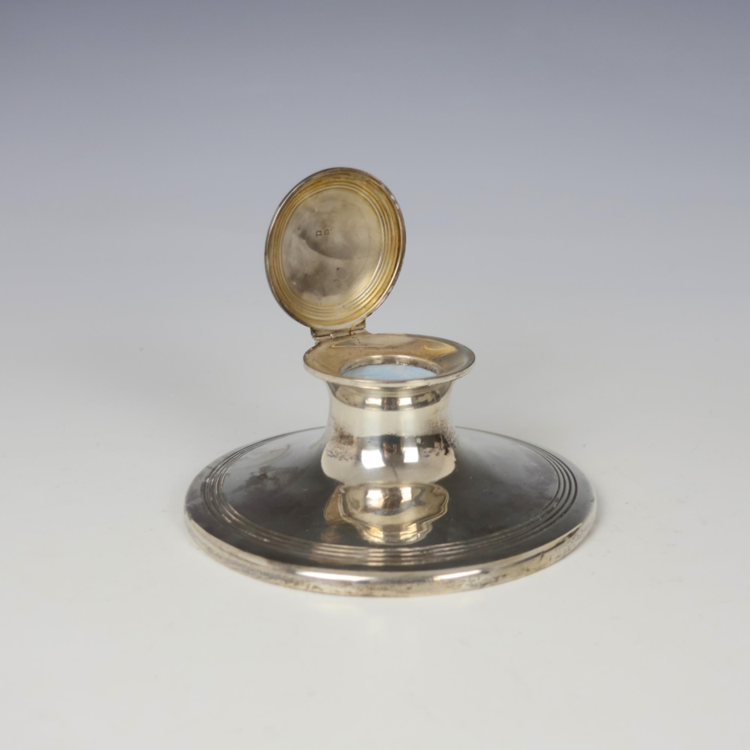 A George V silver mounted ink well, Birmingham 1911, the capstan ...