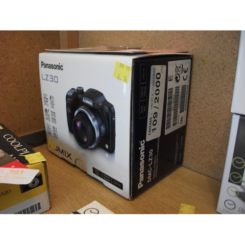 302 - AS NEW PANASONIC LZ30 LUMIX DIGITAL CAMERA & 16 GB CARD