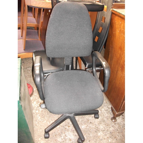 54 - OFFICE CHAIR