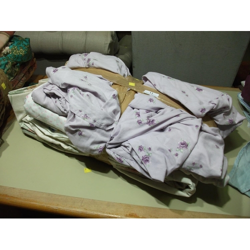 13 - BUNDLE OF VARIOUS BED LINEN