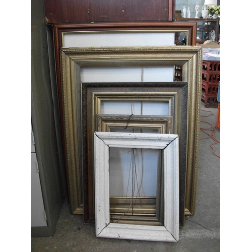 186 - 2X SMALL & 2 LARGE GILT PICTURE FRAMES AND ONE OTHER