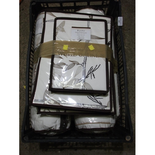 23 - WORLD OF LINENS ''KYOTO'' DOUBLE SIZE, 2 FLAT SHEETS,2 NECK ROLLS, THROW, PILLOW CASES