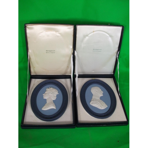 236 - PAIR OF WEDGEWOOD SILVER JUBILEE JASPER PORTRAYED MEDALLION IN THREE COLOURS, LIMITED ADDITION NO'S ... 