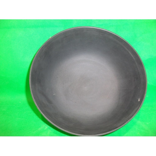 238 - 18.5 CM DIAMETER BLACK FRUIT BOWL