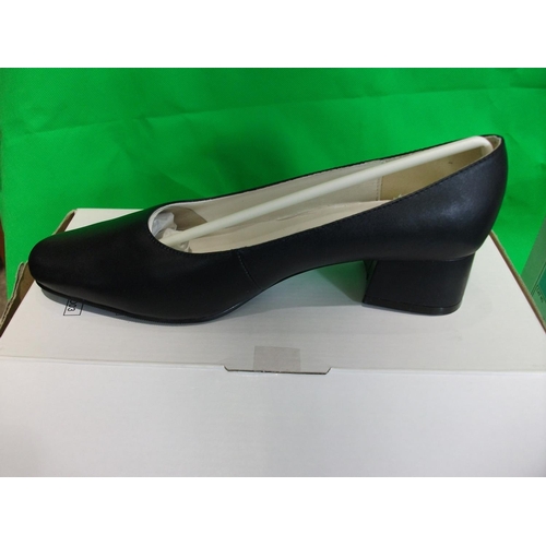 95 - 4 X PAIRS OF LADIES SHOES SIZE 6 EEE