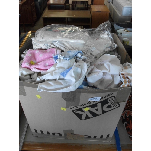 220 - 1 X BOX VARIOUS LINEN / TOWELS
