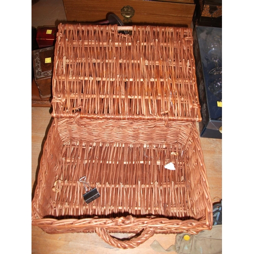 267 - FORTUM & MASON SMALL PICNIC BASKET
