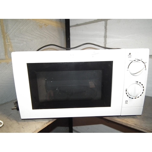 123 - MICROWAVE - WARRANTED UNTIL 12 NOON ON TUESDAY FOLLOWING THE ABOVE SALE