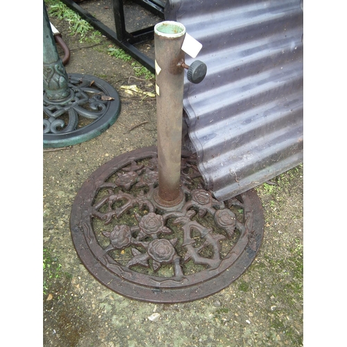 23 - METAL PARASOL STAND