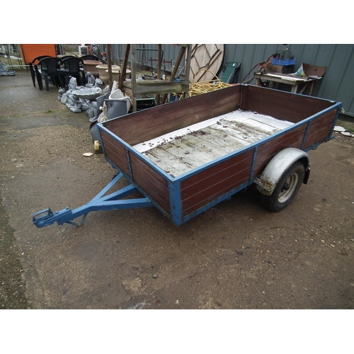 28 - TRAILER 48''W X 78''L